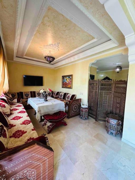 Luxueux Appartement Centre Et Plage & Wifi ! Tanger Luaran gambar